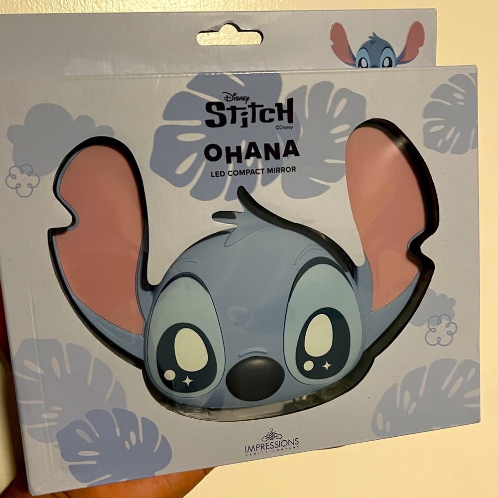 Disney Stitch Ohana LED Compact Mirror